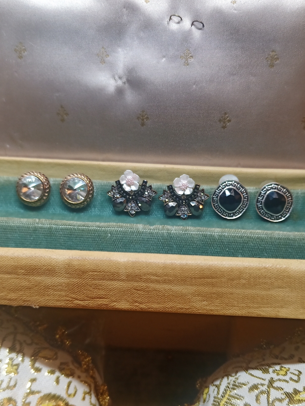3 Pairs Elegant Mixed Stud Earring Set in Black, Silver and Clear Post